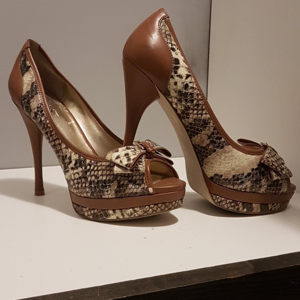 8.5 guess high heels
